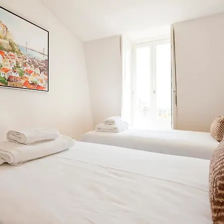 Flh Mouraria Art With Pool